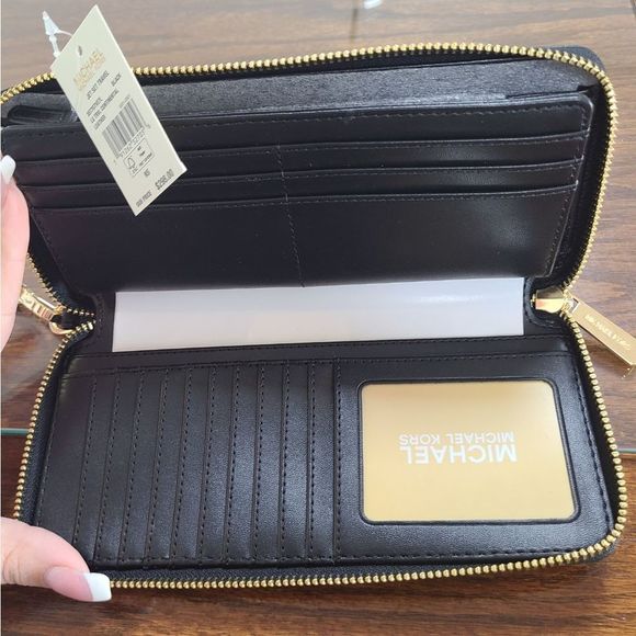 MICHAEL MICHAEL KORS nwt
Jet Set Travel Large Pebbled Leather Wristlet - Picture 4 of 8